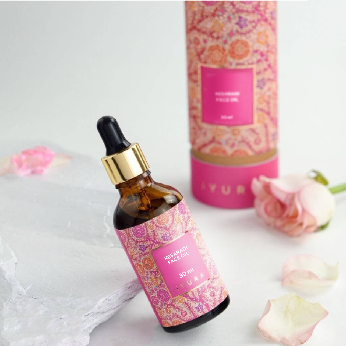 The iYURA Vault - 12 Premium iYURA Oliën in een Luxe Verzamelbox